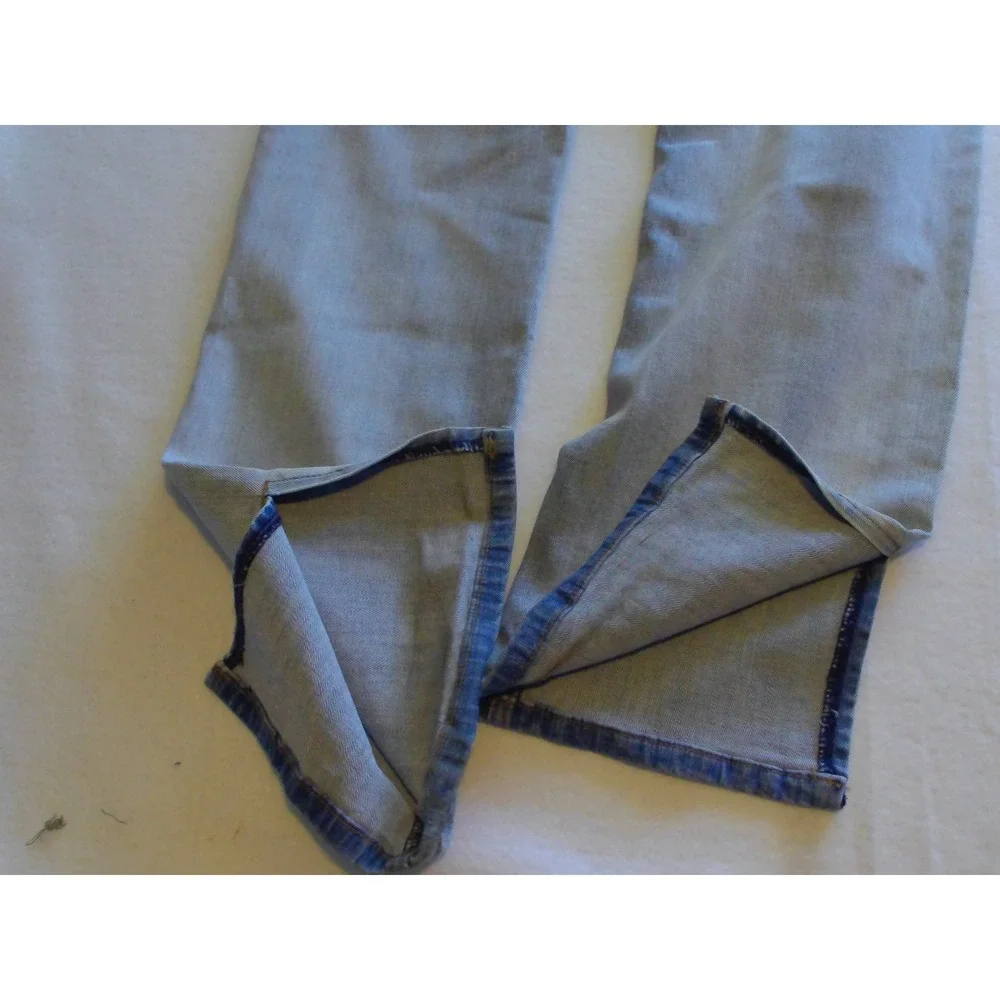 Dogma Distressed Light Wash Straight Leg Jeans with Split  Size 3‎